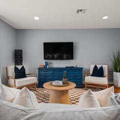 Canary Haus Walk to Main Pet friendly Firepit