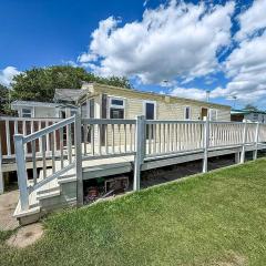 Fantastic 4 Berth Caravan In Skegness With Private Hot Tub Ref 96023H