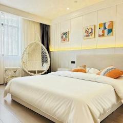 Longchen Holiday Hotel-close to Xintiandi and Huaihai Middle Road