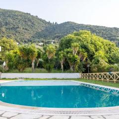 Konstantinos Pool & Fun Apartments