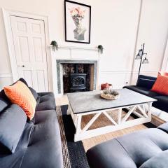 Heart of the City- 3 Bedroom Oasis