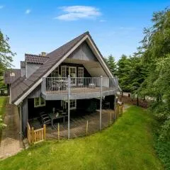 Large Holiday Home With Large Outdoor Wilderness Bath And Activity Room, Only 500 Meters From Stauning Harbor