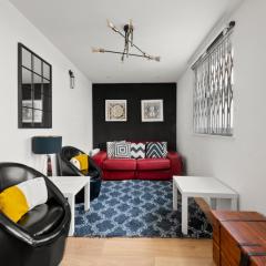 Modern London Mews 2BR Apartment in Central London near Paddington Station - Ultra-Fast Wi-Fi, Comfortable Living Space, Sleeps 5, Long-Stay Work & Family Deals