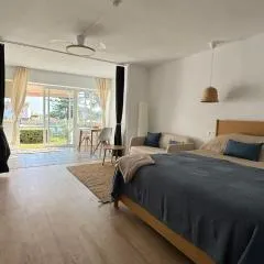 Sunny Sea Garden Apartment