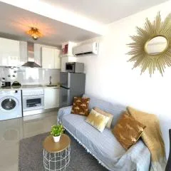 Reel Apartments- Walk to the beach and centre