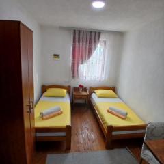 Lago Apartment's