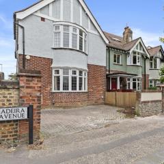 Pebble Corner with Free Parking By My Getaways