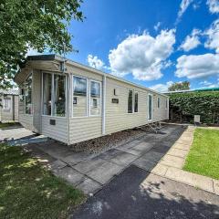 Homely 6 Berth Caravan At Southview Holiday Park, Lincolnshire Ref 33010M