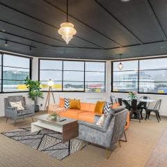 Sunny 3BR Petone Apt - Close to Shops Transit