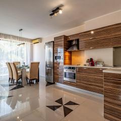 Luxury 2 bedroom apartment with sea view