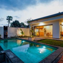 Casa de River Nyanyi - 2BR Villa Private Pool with River and Jungle View