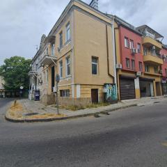 "Skyler" Apt in the Heart of Varna