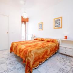 279B - Casa Maria Grazia, nel centro di Sestri, 10 minuti a piedi dalla Baia del Silenzio