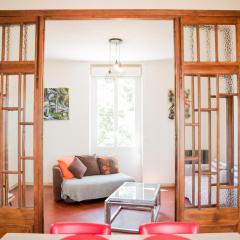 Chez Les Artistes Jacuzzi terrasse et billard