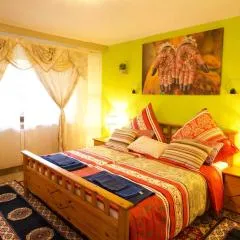 Stilvolles und Kunstvolles Retreat Apartment mit 400qm Garten & Massage und Ayurveda