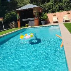 Villa privée, piscine chauffée, jacuzzi et sauna