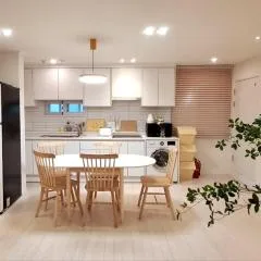 Luxury for family, terrace, 3room,2bath,metro 1min