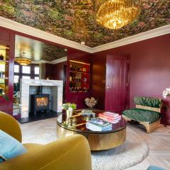 Liongate Lodge