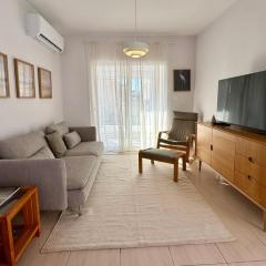 Modern two bedroom 2025- Renovated Apartment with Pool