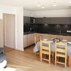 Appartement 4 pièces, 6 personnes, skis aux pieds, piscine et sauna - FR-1-322-385