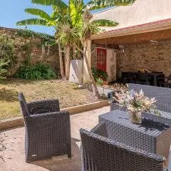 Charmante maison 1930 centre Hennebont, déco actuelle, terrasse, jardin clos, 2 chambres, wifi inclus - FR-1-349-204