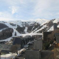 Appartement central à Super Besse, 2 chambres, proche pistes - FR-1-814-11