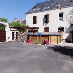 Maison familiale avec piscine privée à Saint-Gaultier - FR-1-591-752