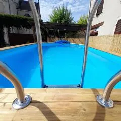 Grande Maison Familiale avec Piscine et Parking à Saint-Gaultier - FR-1-591-753