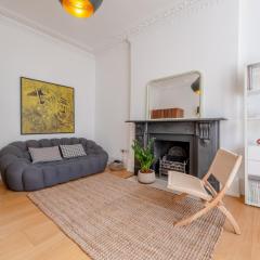 Stylish & Light Victorian 2BD Flat - Holland Park
