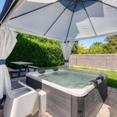 Modern 3BR Home in 24 Breeden Dr Near M6, NEC & Airport Hot Tub, Netflix, Free Parking