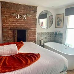 Retro Waves Retreat – A Stylish and Vibrant Getaway in Central Brighton