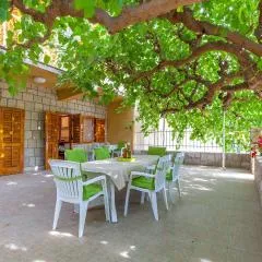 Ferienhaus Maric Mit Terrasse Und Balkon