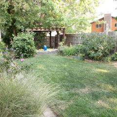 Sunny Family Retreat HotTub, GameRoom, Backyard