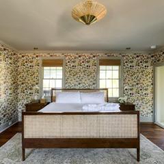 The Nicholas Veranda King Suite - Walk to King