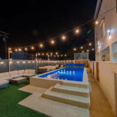 3 Story House 3BR 2BA Rooftop View with Heated Pool