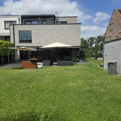Tomorrowland Crib in de buurt van Boom