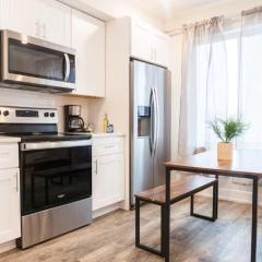 "aptac,desk,tv,kit,living,views,6guest,wifi,wd