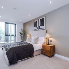 Chic City Centre 2 Bed NEW with Terrace & Parking