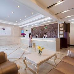 Vienna Hotel Shenzhen Exhibition Center Gangxia Metro Station