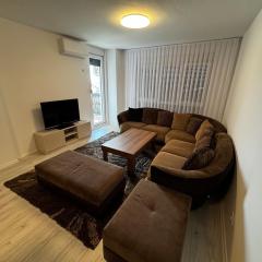 Modern Apartment Walk to Everything!