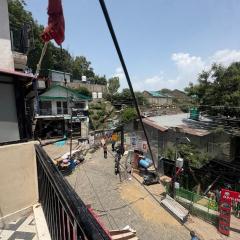 Rudra Home stay l On heritage Market kasauli l Best food Cafe Rudra l Kasauli