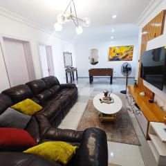 AB Luxury 2 bedroom Apartment with 24hr Electricity, Wifi, Fully Equipped Kitchen
