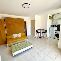 Studio, à 80 mètres de la plage, rénové, climatisé, tout confort