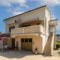 Lovely Apartment In Supetarska Draga