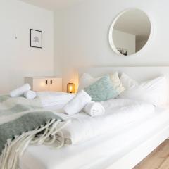 Dolce Vita Flair in Center