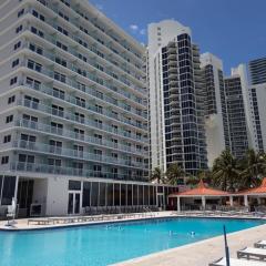 Beachfront Studio - Marco Polo Sunny Isles -2Beds