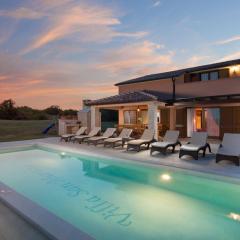 Villa San Martino With Heated Pool & Hydromassage bathub
