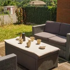 Bajo con jardines cerca de la playa