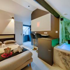 Hollywood Love Jacuzzi