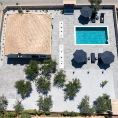Glafkos house with pool near the beach